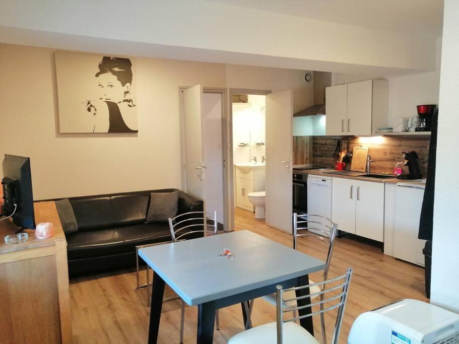 Joyeuse, Superbe Appartement D'Environs 30M2. Buitenkant foto